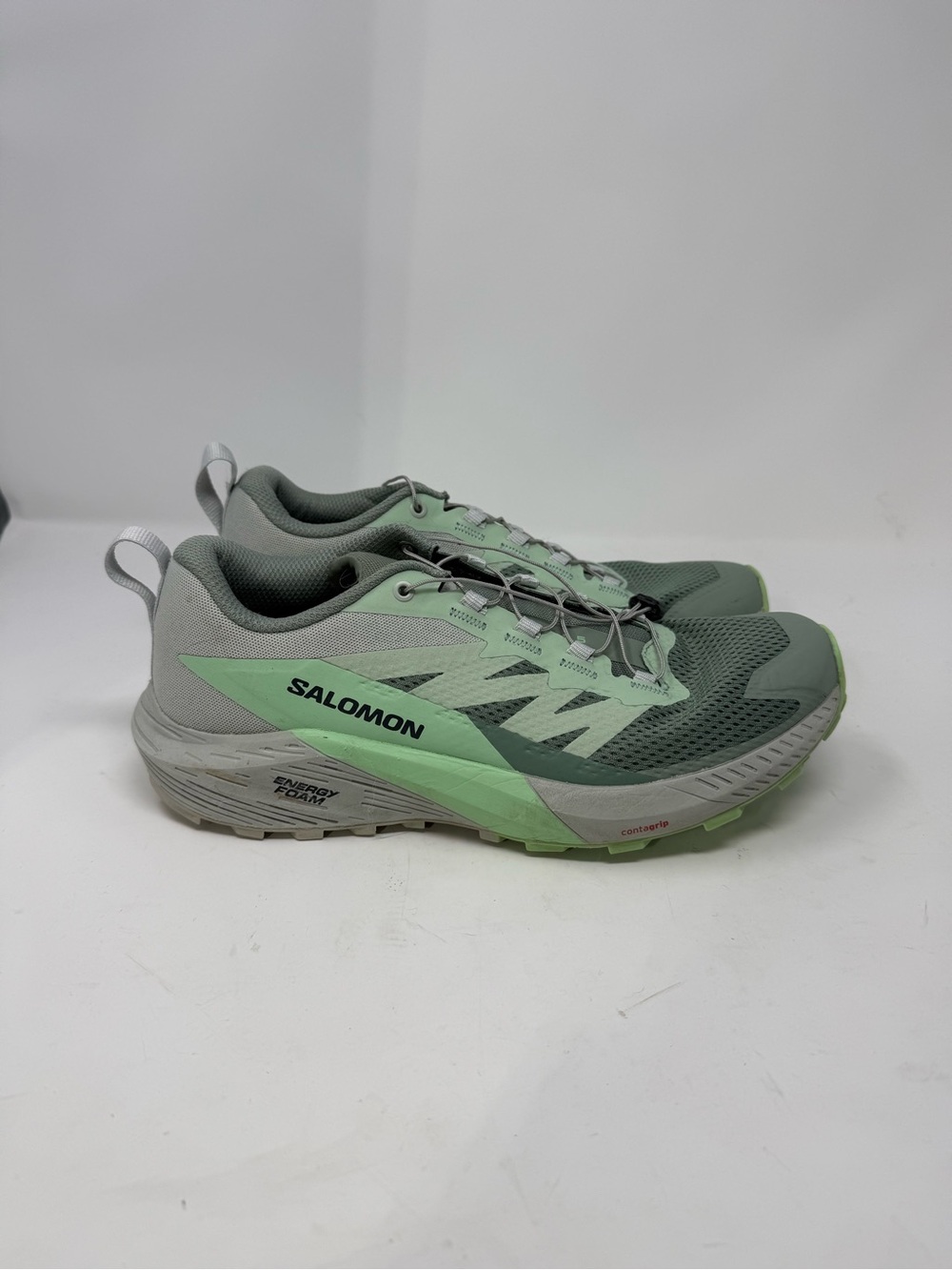 EUC Salomon Women's Trail Shoes in Light Sage and Dark Green Sz 9 (TNGUCP)